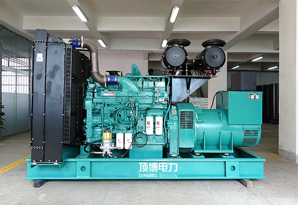 應對突發(fā)電力中斷，頂博智能柴油發(fā)電機組為何成為備用電源的不二之選